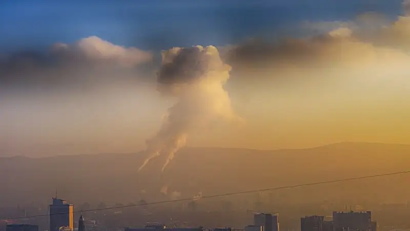 Повышенное загрязнение воздуха ожидается в двух городах Казахстана