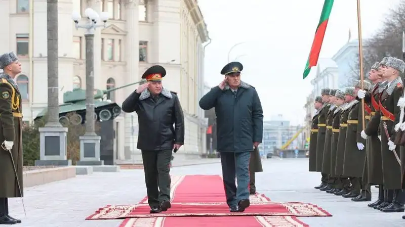 Министр обороны Казахстана находится с официальным визитом в Беларуси, фото - Новости Zakon.kz от 21.11.2023 22:37