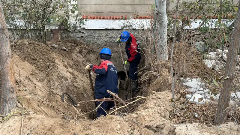 Дом трещит по швам, Актау