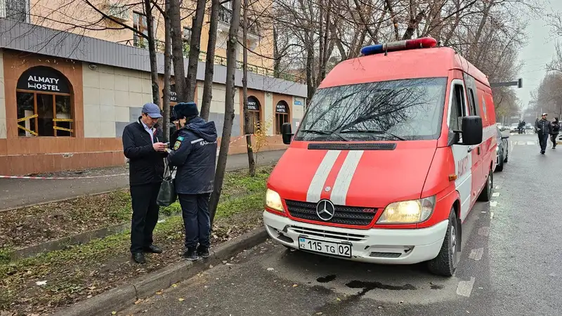 По миллиону тенге выделят семьям казахстанцев, погибших при пожаре в алматинском хостеле, фото - Новости Zakon.kz от 30.11.2023 17:10