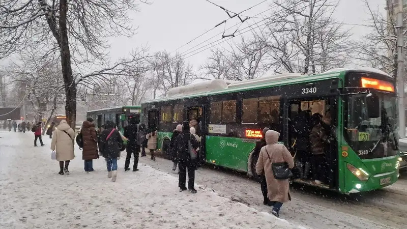 Почему часть автобусов сошла с маршрута, объяснили в акимате Алматы