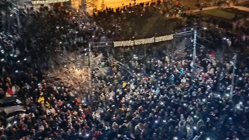Протесты вспыхнули в Сербии после парламентских выборов , фото - Новости Zakon.kz от 19.12.2023 04:08