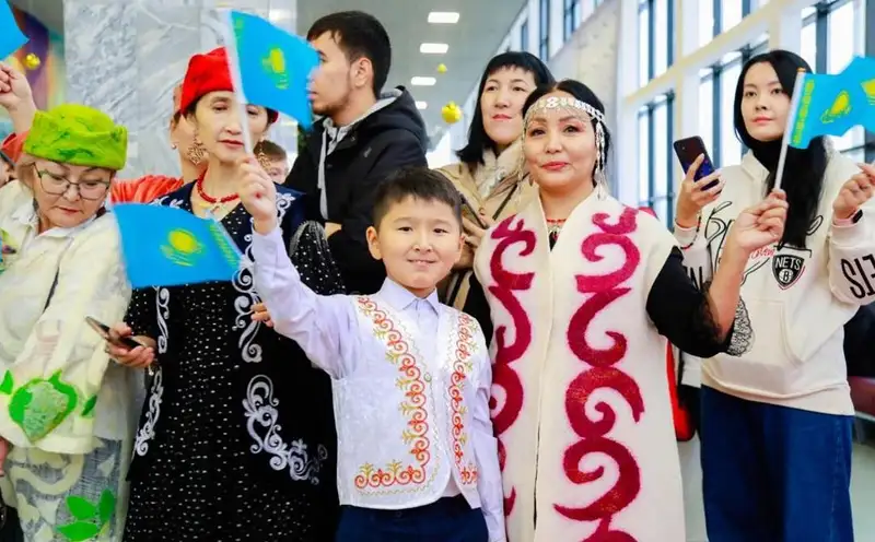 в Астане создали флаг с эмблемами ремесленников Казахстана, фото - Новости Zakon.kz от 19.12.2023 18:20