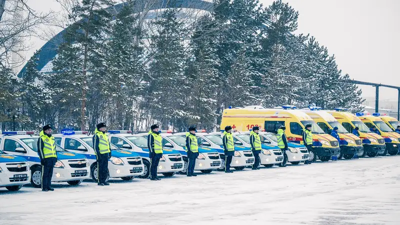 Qarmet вручил ключи от автомобилей полицейскими и медработникам Карагандинской области