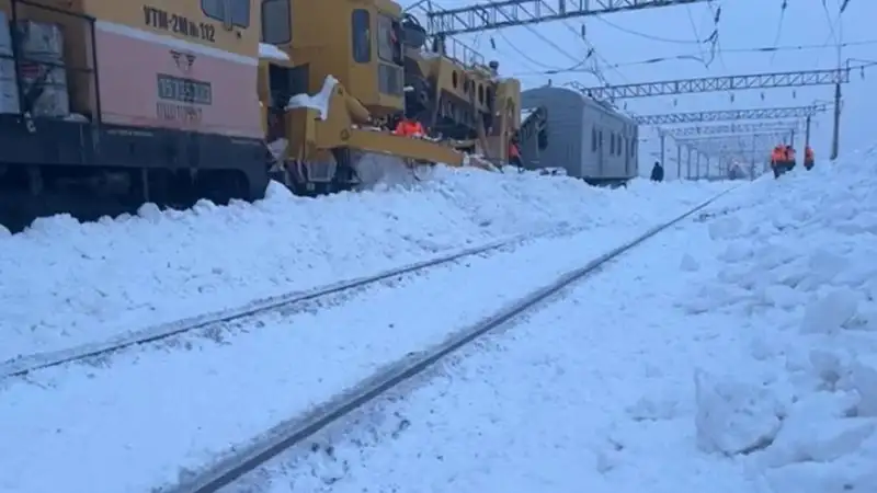 В КТЖ рассказали какова ситуация на железных дорогах во время снежного циклона
