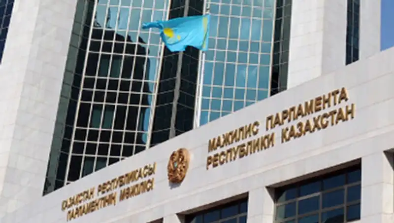 В финцентре "Астана" будут действовать собственные налоговый и визовый режимы, официальный язык - английский, фото - Новости Zakon.kz от 04.09.2015 22:25