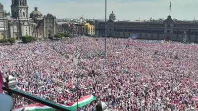В Мексике тысячи людей протестуют против "ослабления демократии"