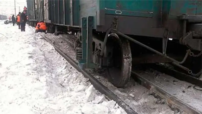 Пожар в вагоне грузового поезда произошел в ЮКО, фото - Новости Zakon.kz от 29.11.2013 15:20