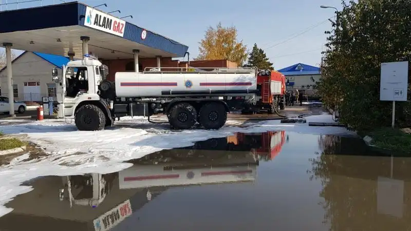 Пожарные предотвратили масштабный взрыв на газовой АЗС в центре Петропавловска