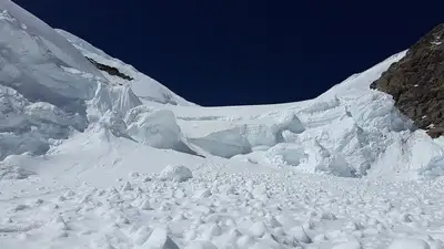 снежная лавина, горы, лыжники, фото - Новости Zakon.kz от 16.10.2023 20:08