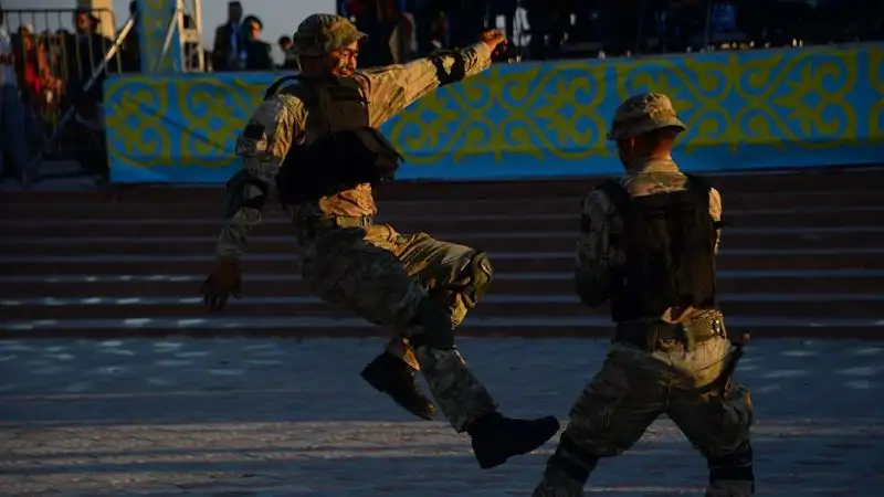 Парад военных кораблей в Каспийском море прошел в Актау, фото - Новости Zakon.kz от 18.08.2023 13:30