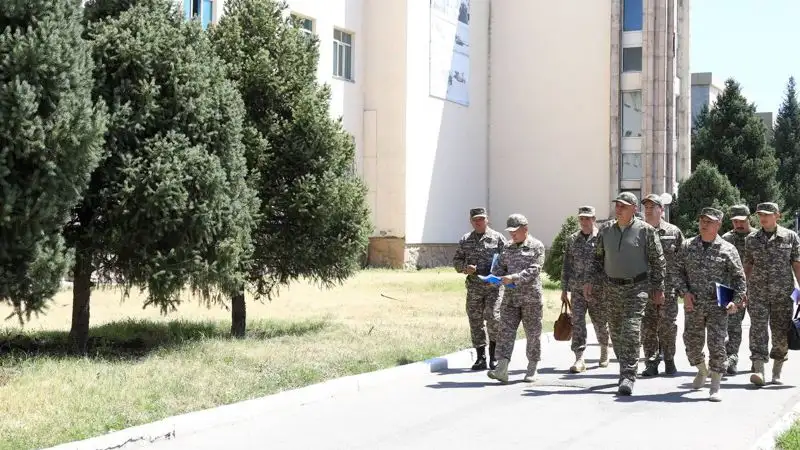 Министр обороны совершил рабочую поездку в Алматинский и Конаевский гарнизоны