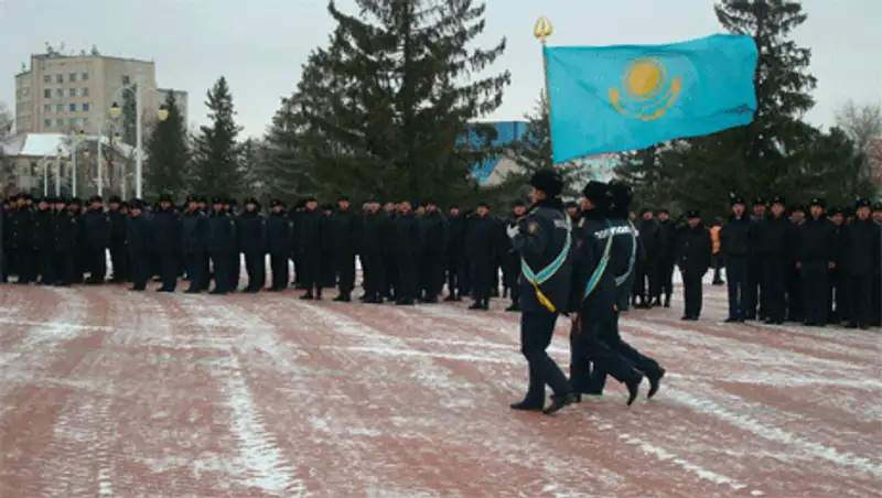 Праздничный марш ко Дню Президента провели в ЗКО, фото - Новости Zakon.kz от 30.11.2013 19:02