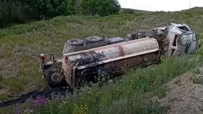 серная кислота разлилась в результате ДТП, фото - Новости Zakon.kz от 11.07.2023 21:09