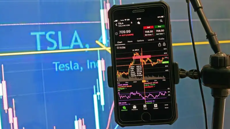 Маск продал акции Tesla