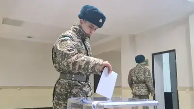 Военнослужащие проголосовали за президента, фото - Новости Zakon.kz от 20.11.2022 18:42