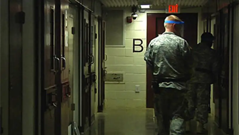 Американских врачей уличили в пытках заключенных Гуантанамо, фото - Новости Zakon.kz от 04.11.2013 21:54