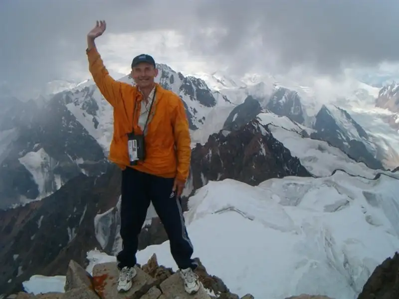 В горах выше Шымбулака пропал турист, фото - Новости Zakon.kz от 19.07.2012 16:22