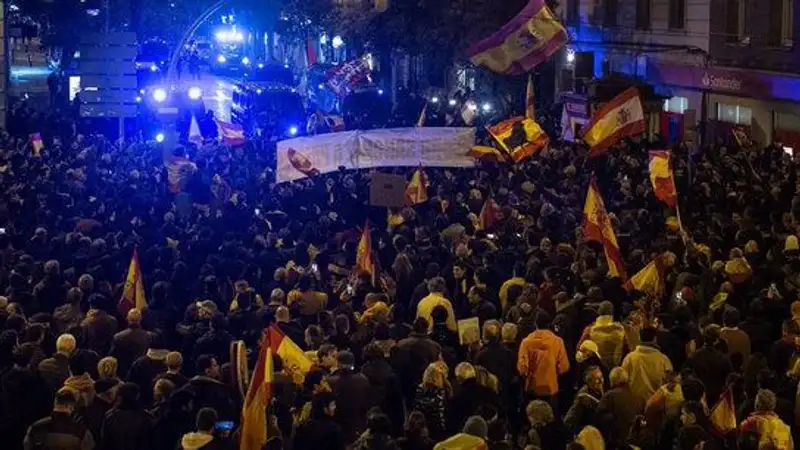 Тысячи людей вышли на митинги в нескольких городах Испании 