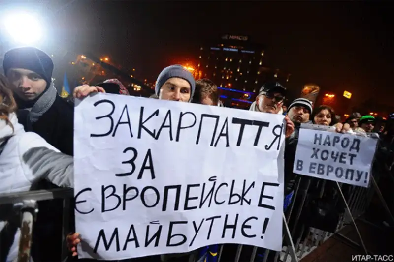 «Беркут» выгнал украинскую оппозицию с Майдана Независимости, фото - Новости Zakon.kz от 30.11.2013 20:09