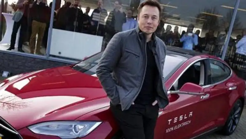 Илон Маск презентовал самую быструю Tesla