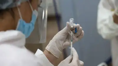 Прививка против КВИ, ревакцинация , фото - Новости Zakon.kz от 22.12.2021 09:53