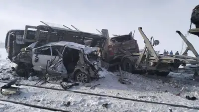 Поезд и автовоз столкнулись в Актюбинской области