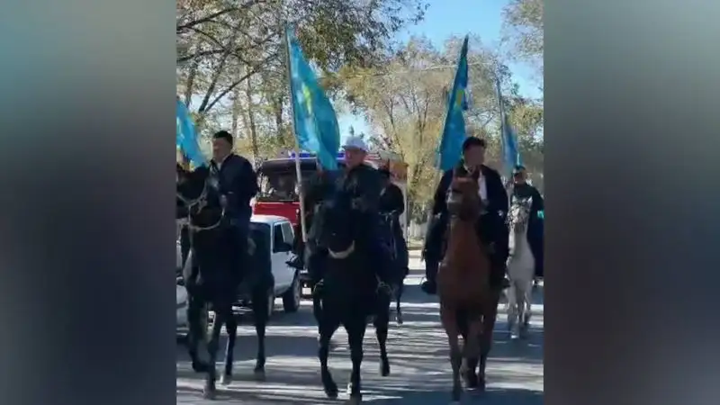 Аким удивил эффектным появлением на лошади в Жетысуской области