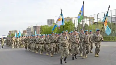 Военнослужащие пробегут более 10 км в честь легендарного летчика, фото - Новости Zakon.kz от 10.08.2023 11:29