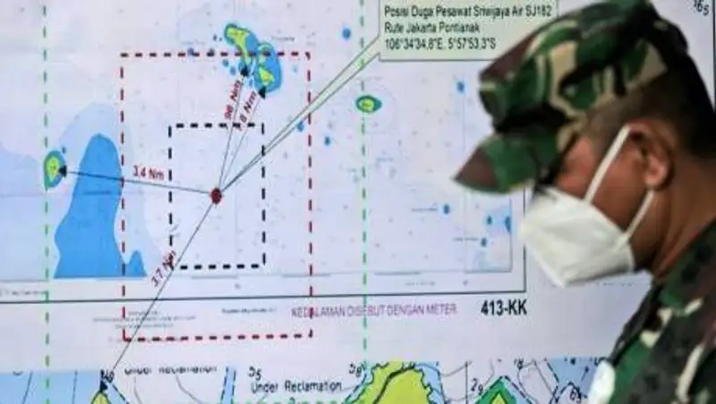 Крушение самолета в Индонезии. Обнаружены фрагменты тел и обломки воздушного судна