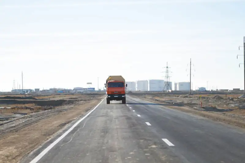 Районный центр Аккистау и вахтовый поселок на месторождении С. Балгимбаева соединила новая асфальтированная дорога, фото - Новости Zakon.kz от 29.11.2013 16:30