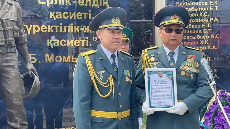 В Уральске открыли памятную композицию погибшим воинам, фото - Новости Zakon.kz от 08.05.2023 14:13