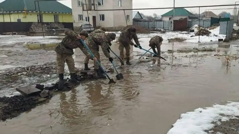 Главное к утру: паводки в трех областях, домогательства в лифте, новые землетрясения в Турции