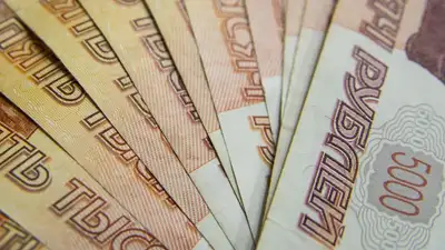 Казахстанским банкам разрешили вывоз наличных рублей до 1 января 2024 года