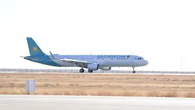 Токаев прилетел в Туркестанскую область, фото - Новости Zakon.kz от 27.09.2022 11:25