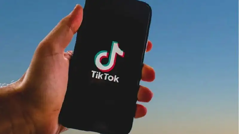 Как звезды TikTok продвигают казахские песни