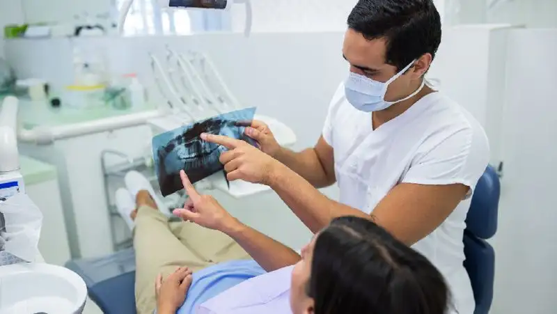 Бесплатные стоматологические услуги для инвалидов: кому положено льготное протезирование зубов