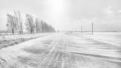 Движение для всех авто ограничили от Астаны до Кокшетау и на трассе в Акмолинской области из-за метели, фото - Новости Zakon.kz от 23.12.2022 18:56
