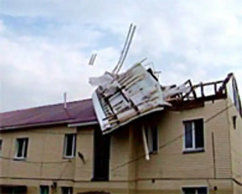 Ураганный ветер в Мангистауской области сорвал крыши с домов, школ и ДК в поселке Шетпе, фото - Новости Zakon.kz от 22.12.2011 15:55