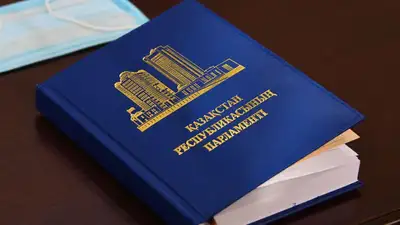 выборная кампания внеочередных выборах в Парламент и маслихаты