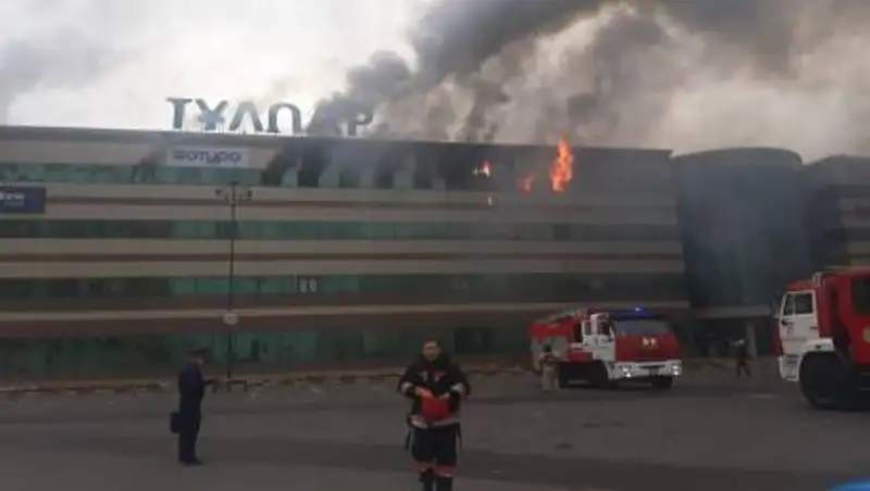 По факту пожара в торговом доме столицы возбуждено уголовное дело