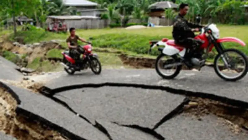 Число погибших при землетрясении на Филиппинах выросло до 20 человек, фото - Новости Zakon.kz от 15.10.2013 21:02
