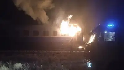Пассажирский поезд загорелся в Жамбылской области, фото - Новости Zakon.kz от 08.10.2022 11:50