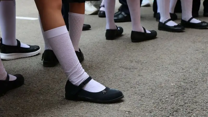 обувь, какую форму будут носить школьники Алматы, фото - Новости Zakon.kz от 11.08.2023 13:56