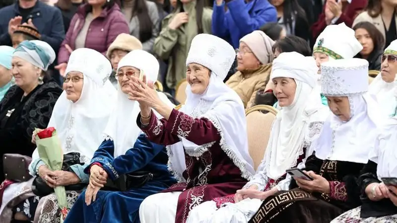 В Алматы прошел митинг-концерт в честь Международного женского дня, фото - Новости Zakon.kz от 08.03.2023 15:15