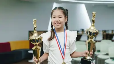 Cемилетняя Малика Зиядин стала чемпионкой мира ФИДЕ по шахматам, фото - Новости Zakon.kz от 24.06.2022 15:53
