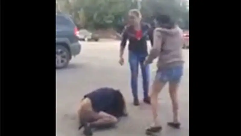 Участницам избиения девушки в Атырау дали по 5 суток, фото - Новости Zakon.kz от 16.10.2013 16:30
