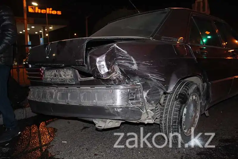 ДТП с участием пяти авто произошло в Алматы (фото), фото - Новости Zakon.kz от 03.12.2013 20:32
