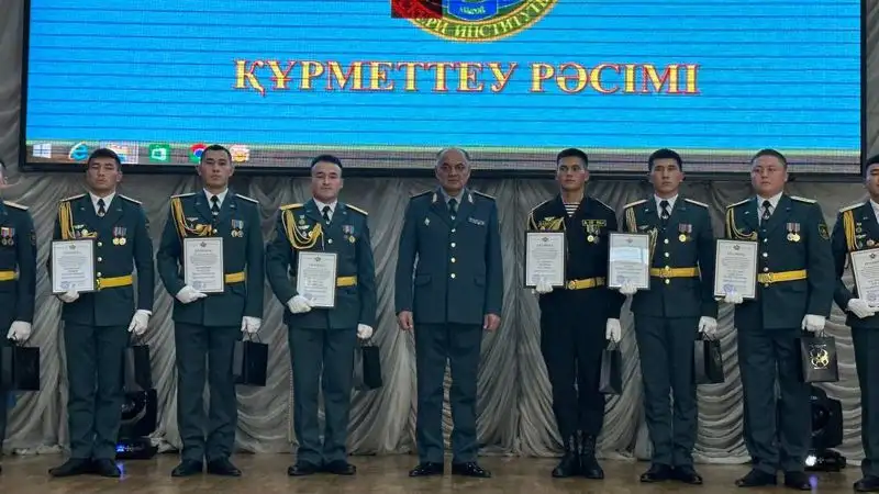 В Военном институте Сухопутных войск состоялось чествование лучших офицеров-выпускников, фото - Новости Zakon.kz от 01.11.2023 20:31