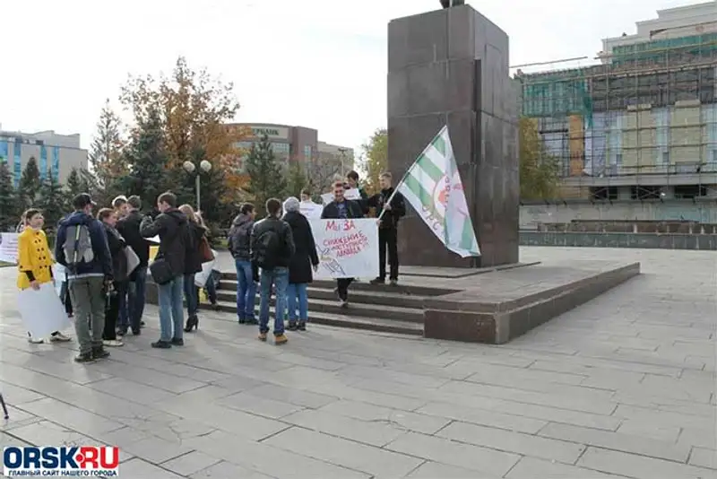 В Орске прошел пикет против ввоза алкогольной продукции из Казахстана (фото), фото - Новости Zakon.kz от 21.10.2013 18:50